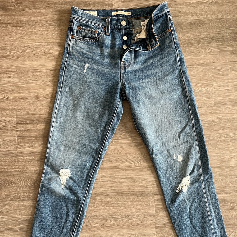 Levi’s Wedgie Jeans - size 25